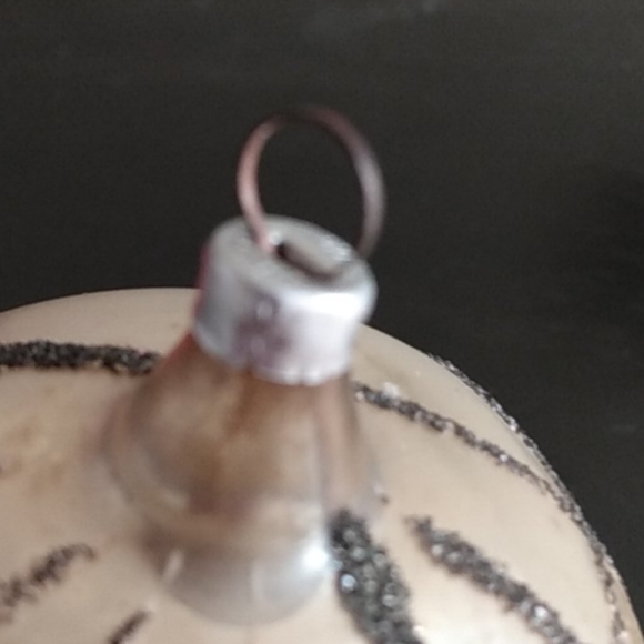 Vintage Indent Christmas ball Ornament - Picture 5 of 7